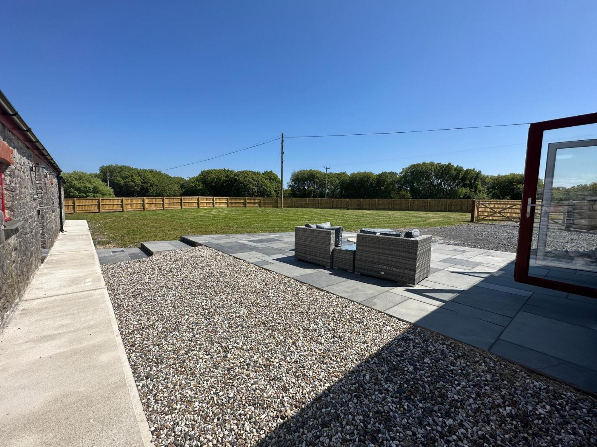 Beudy Howel - A Beautiful Converted Barn Close To The Coast * Llansadurnen